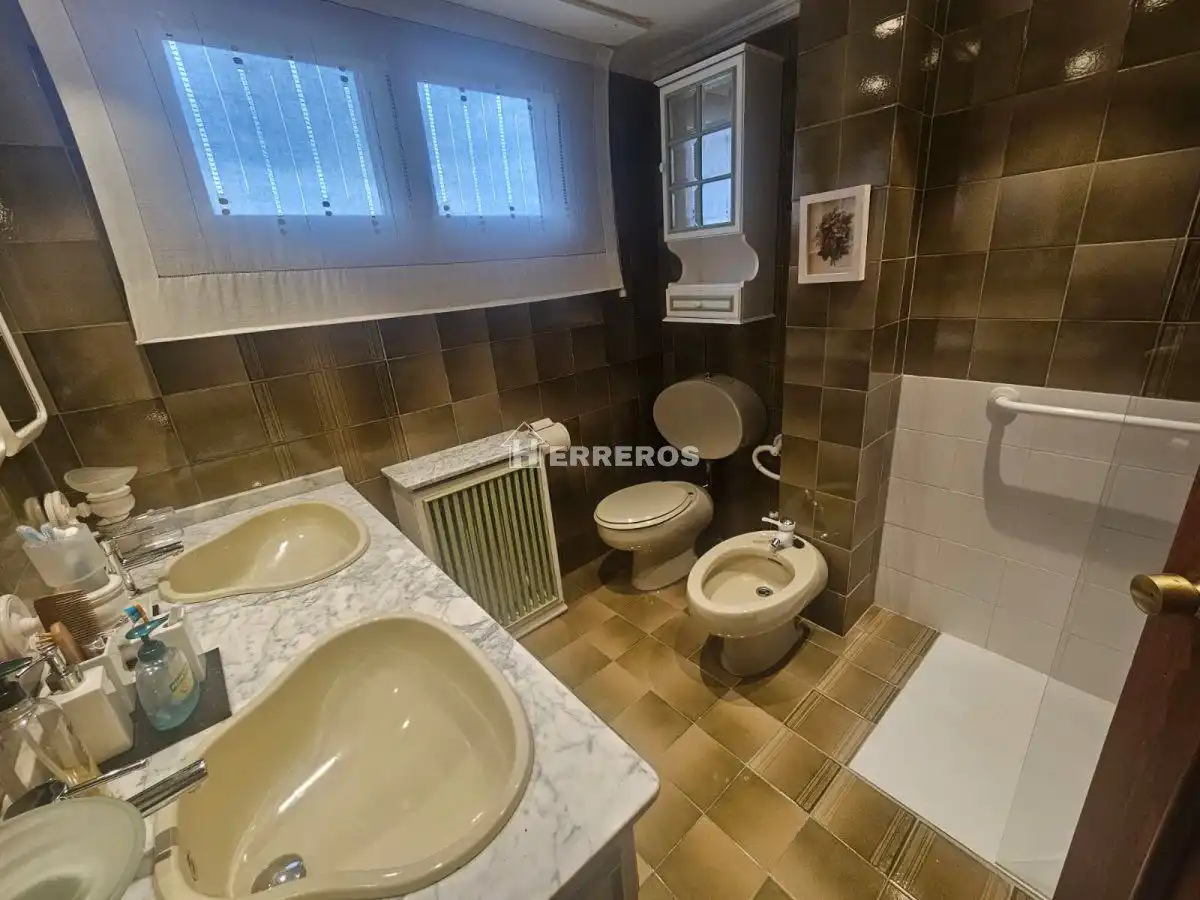 Bathroom of Flat for sale in  Logroño  with Heating, Terrace and Storage room