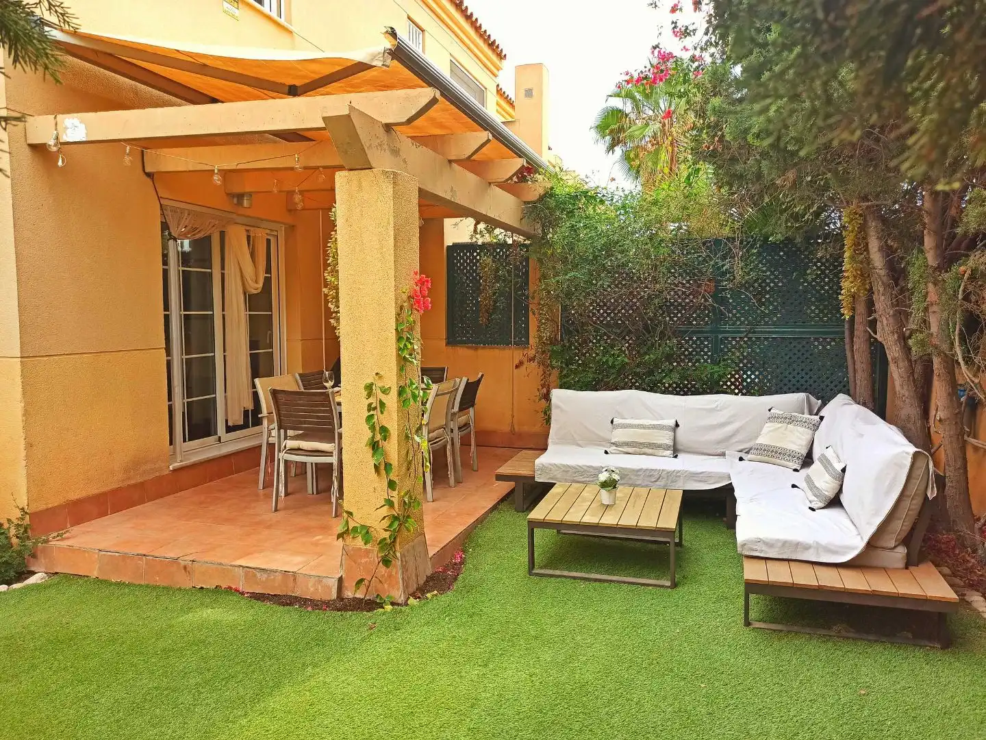 Terrasse von Einfamilien-Reihenhaus zum Verkauf in Vícar mit Klimaanlage und Terrasse