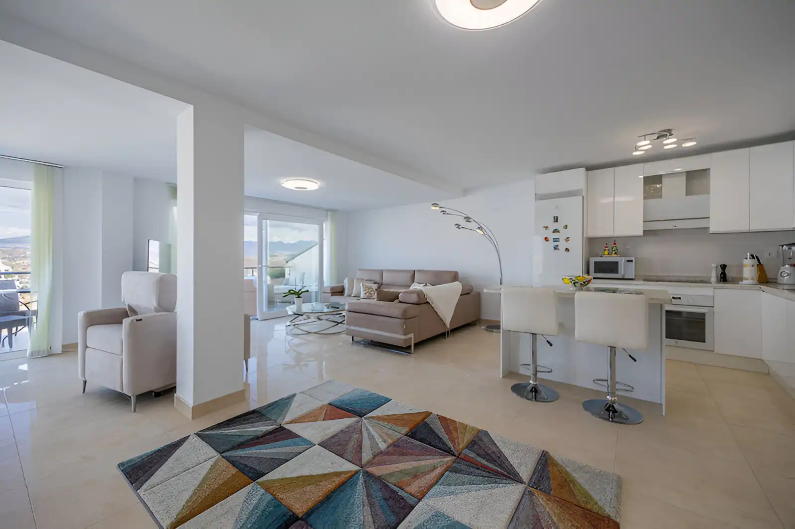Wohnzimmer von Erdgeschoss zum Verkauf in Mijas mit Klimaanlage, Terrasse und Schwimmbad