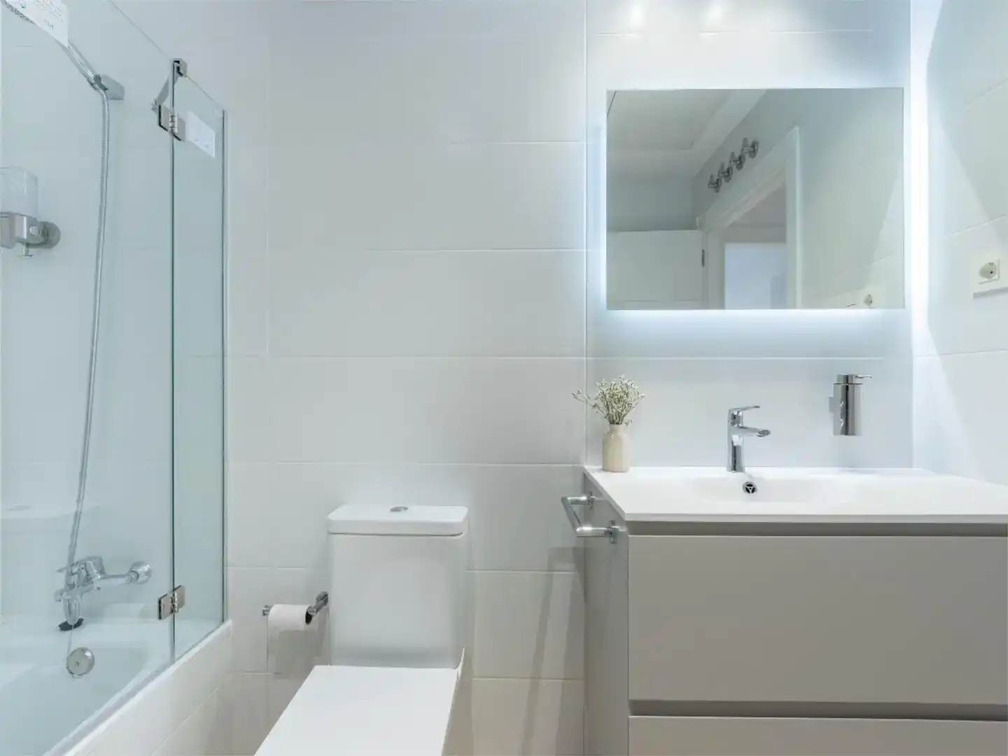 Bathroom of Flat for sale in Leioa  with Air Conditioner, Swimming Pool and Balcony