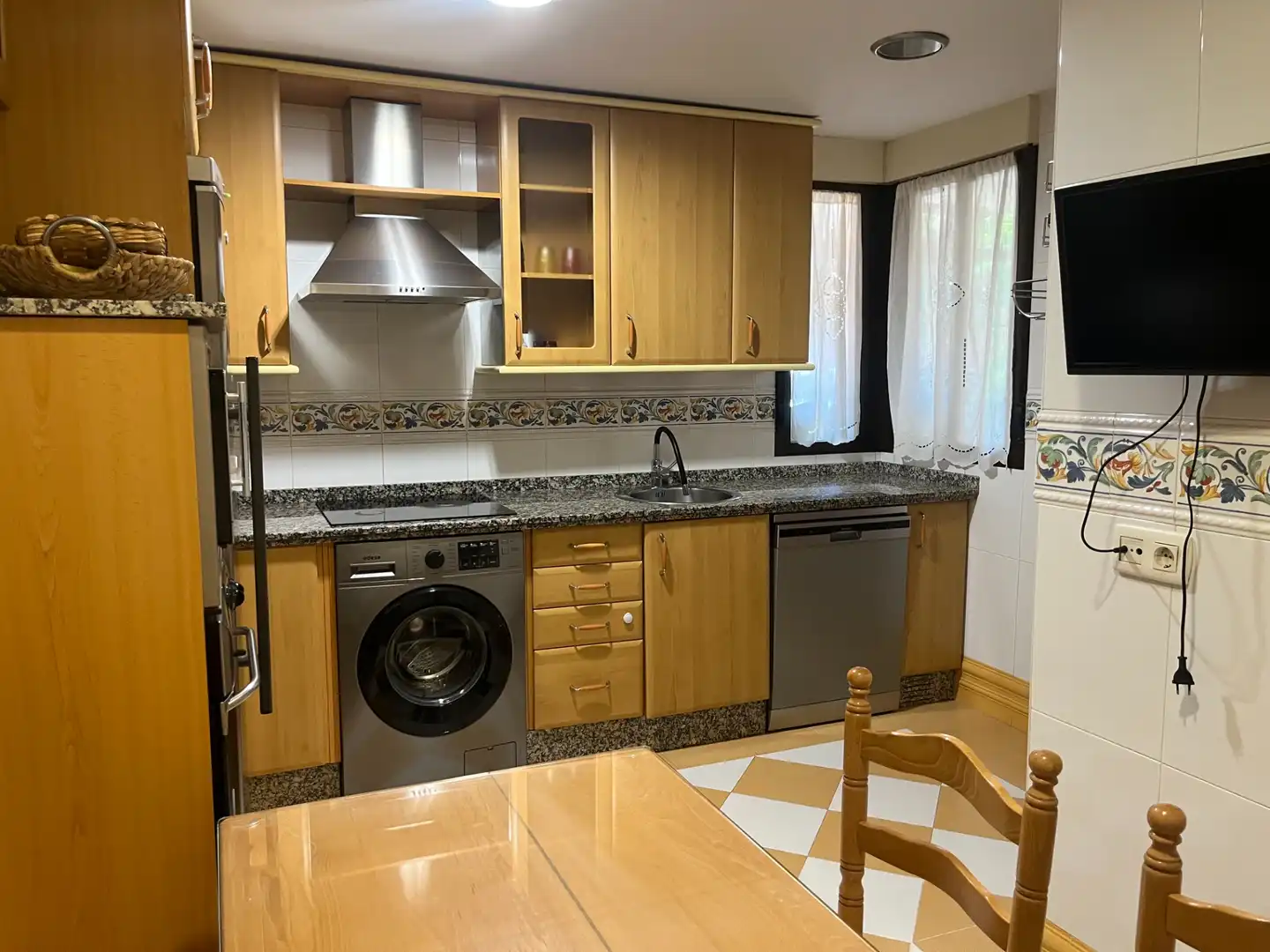 Cuina de Casa adosada en venda en Monterrubio de Armuña amb Calefacció, Jardí privat i Parquet