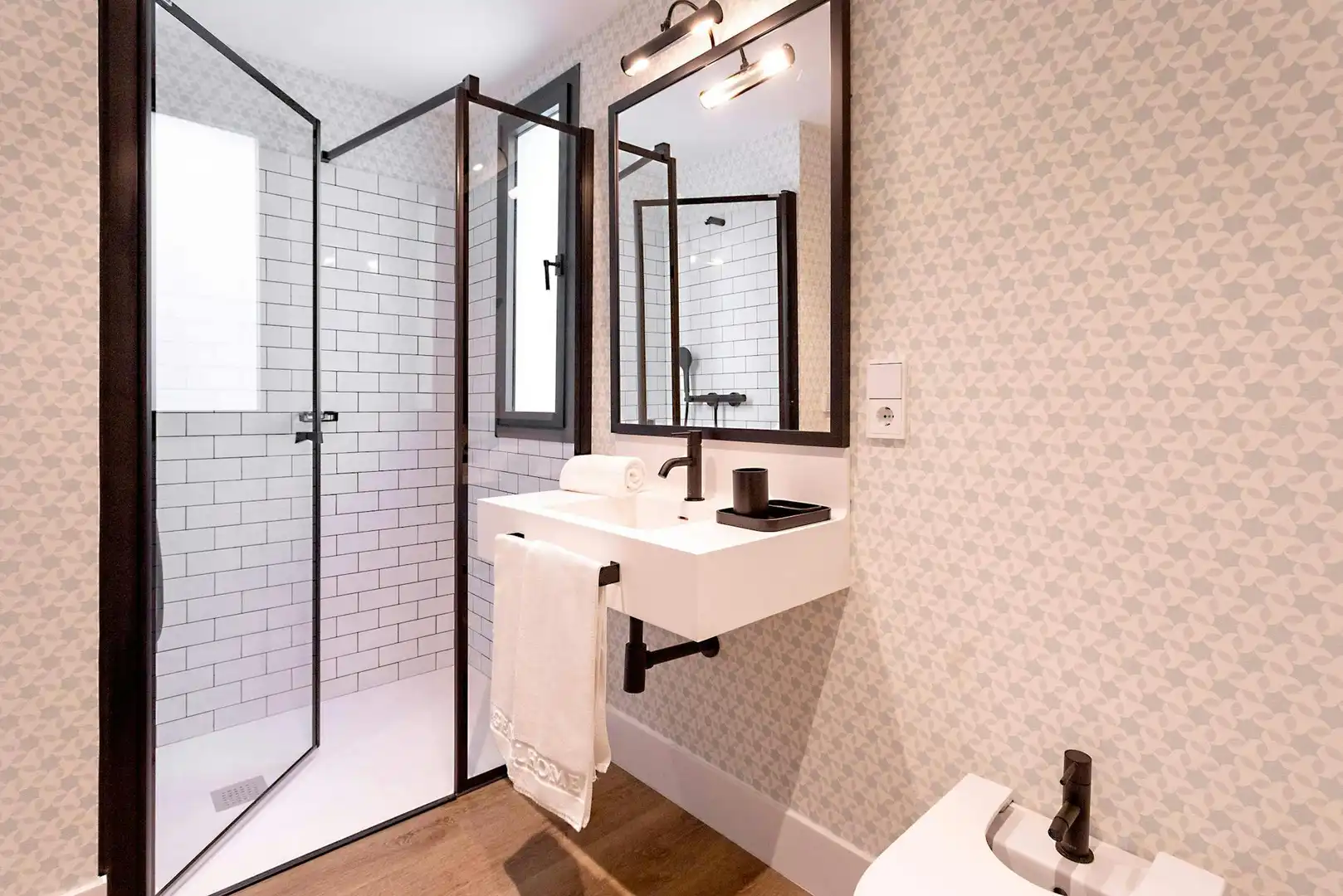 Bathroom of Flat for rent in Sevilla  with Air Conditioner, Heating and Washing machine