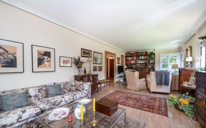 Living room of House or chalet for sale in  Madrid Capital  with Private garden