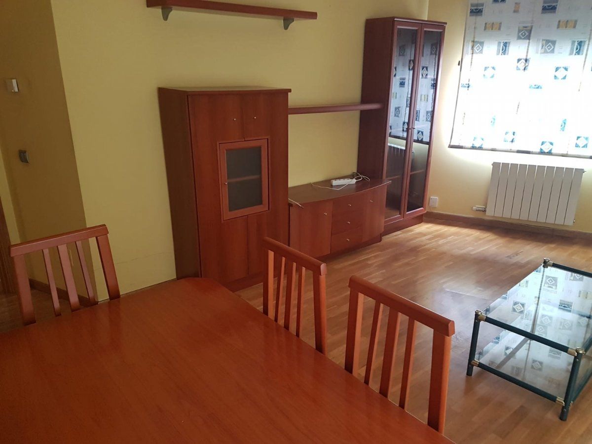 Menjador de Apartament de lloguer en Laguna de Duero amb Parquet i Balcó