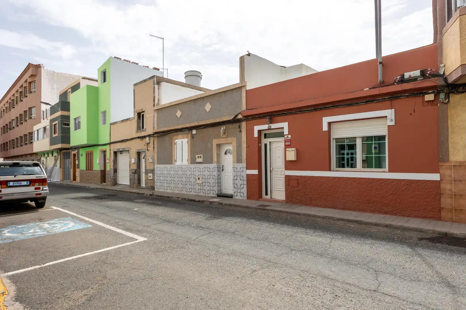 Vista exterior de Casa o xalet en venda en Santa Lucía de Tirajana amb Terrassa i Balcó