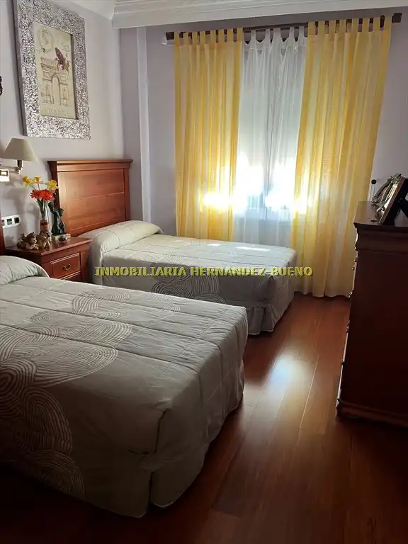 Habitación de Casa o chalet en venta en Carbajosa de la Sagrada con Aire acondicionado, Calefacción y Jardín privado