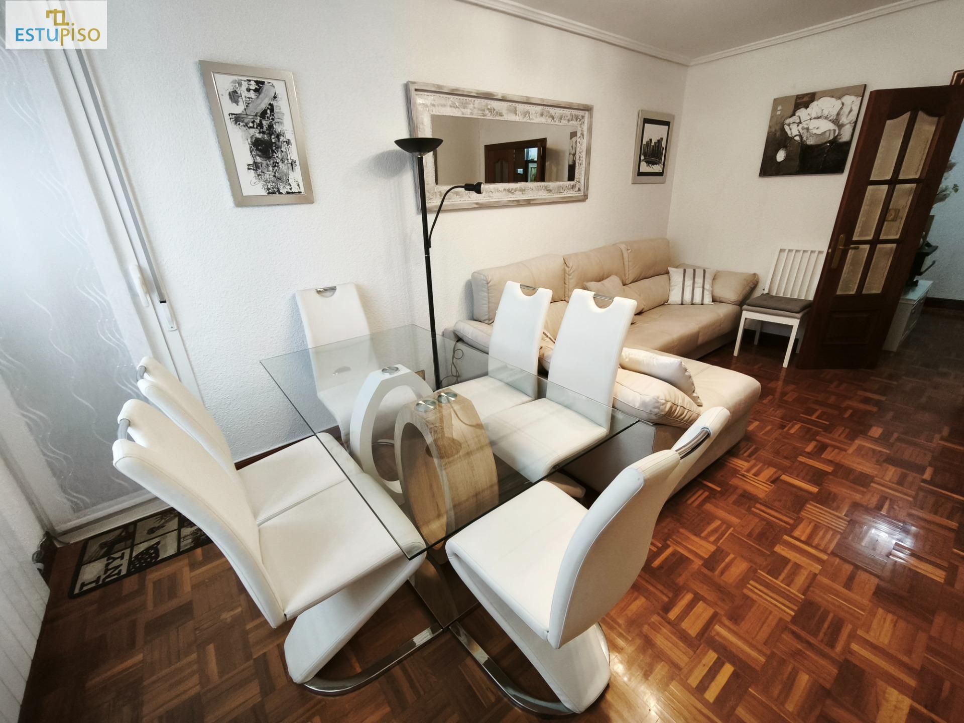 Sala de estar de Piso en venta en Vitoria - Gasteiz con Calefacción, Parquet y Terraza