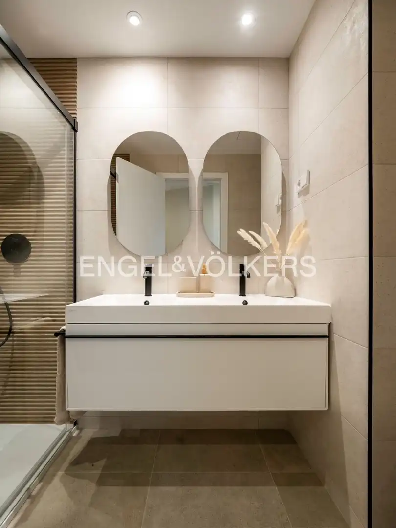 Badezimmer von Wohnung zur Miete in Madrid mit Klimaanlage, Heizung und Terrasse