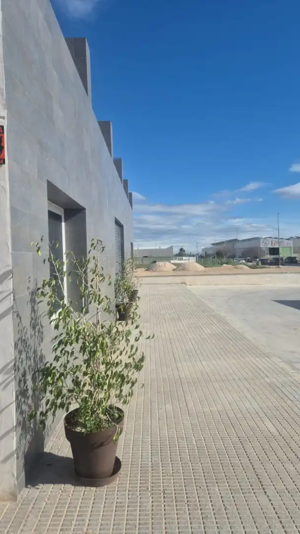 Vista exterior de Local de alquiler en Granja de Rocamora con Parquet
