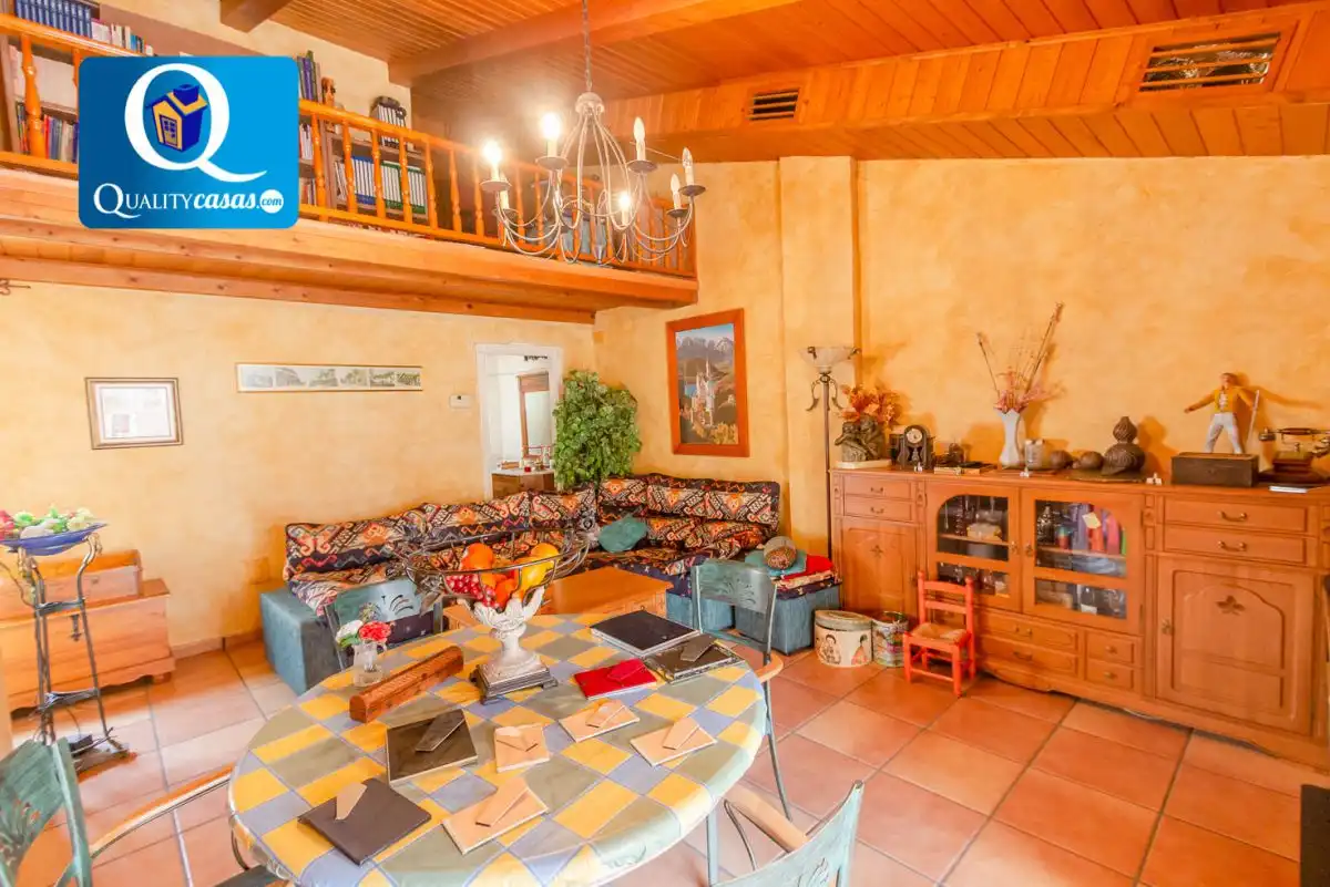 Sala de estar de Casa adosada en venta en Crevillent con Aire acondicionado, Terraza y Trastero