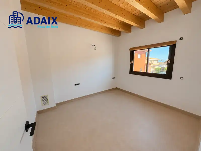 Habitación de Casa o chalet en venta en Roda de Berà con Calefacción, Terraza y Piscina
