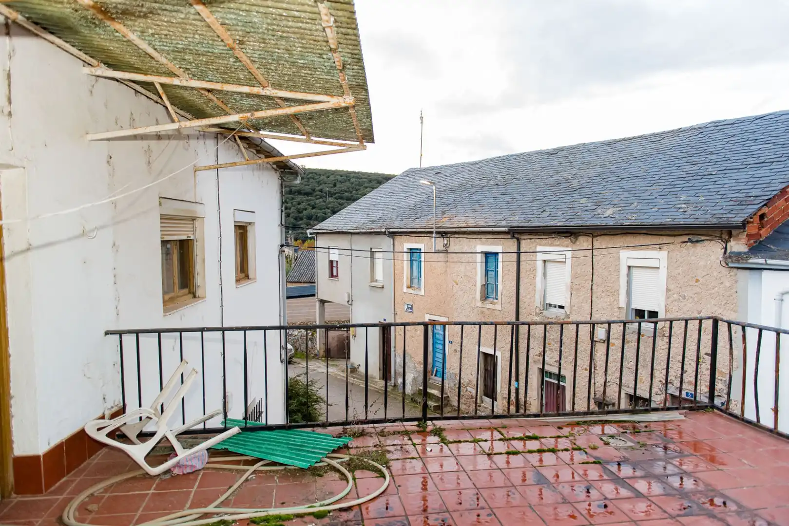 Vista exterior de Casa o xalet en venda en Carucedo amb Jardí privat, Terrassa i Moblat