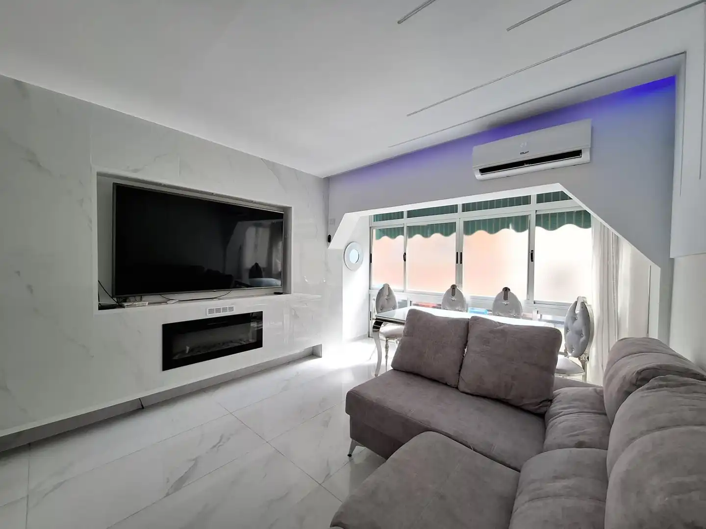 Sala de estar de Piso en venta en Marbella con Aire acondicionado y Piscina comunitaria