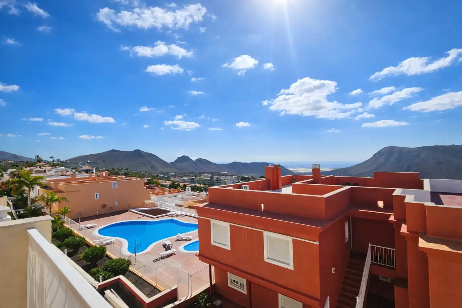 Vista exterior de Apartamento en venta en Arona con Terraza, Horno y Lavadora