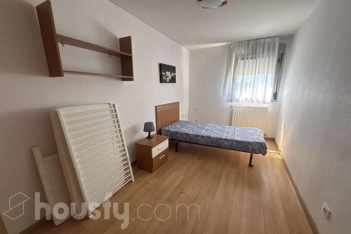 Habitación de Piso de alquiler en Valdemoro con Parquet y Amueblado