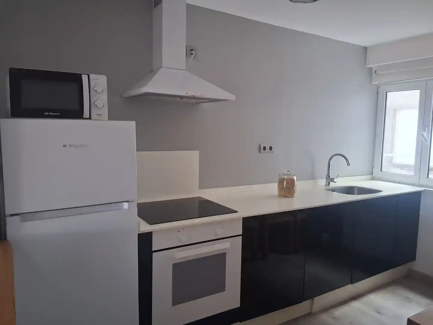 Cuina de Apartament de lloguer en Ribadesella amb Parquet, Moblat i Forn
