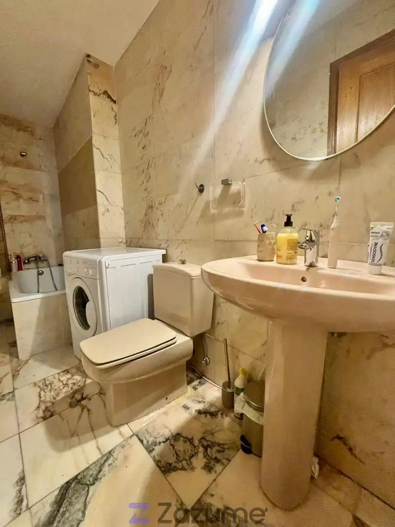Baño de Estudio de alquiler en Madrid con Aire acondicionado, Calefacción y Parquet
