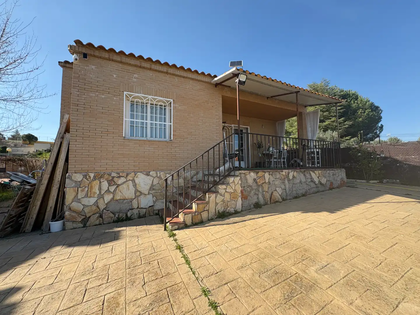 Exterior view of Houses for sale in El Viso de San Juan  with Air Conditioner, Private garden and Parquet flooring