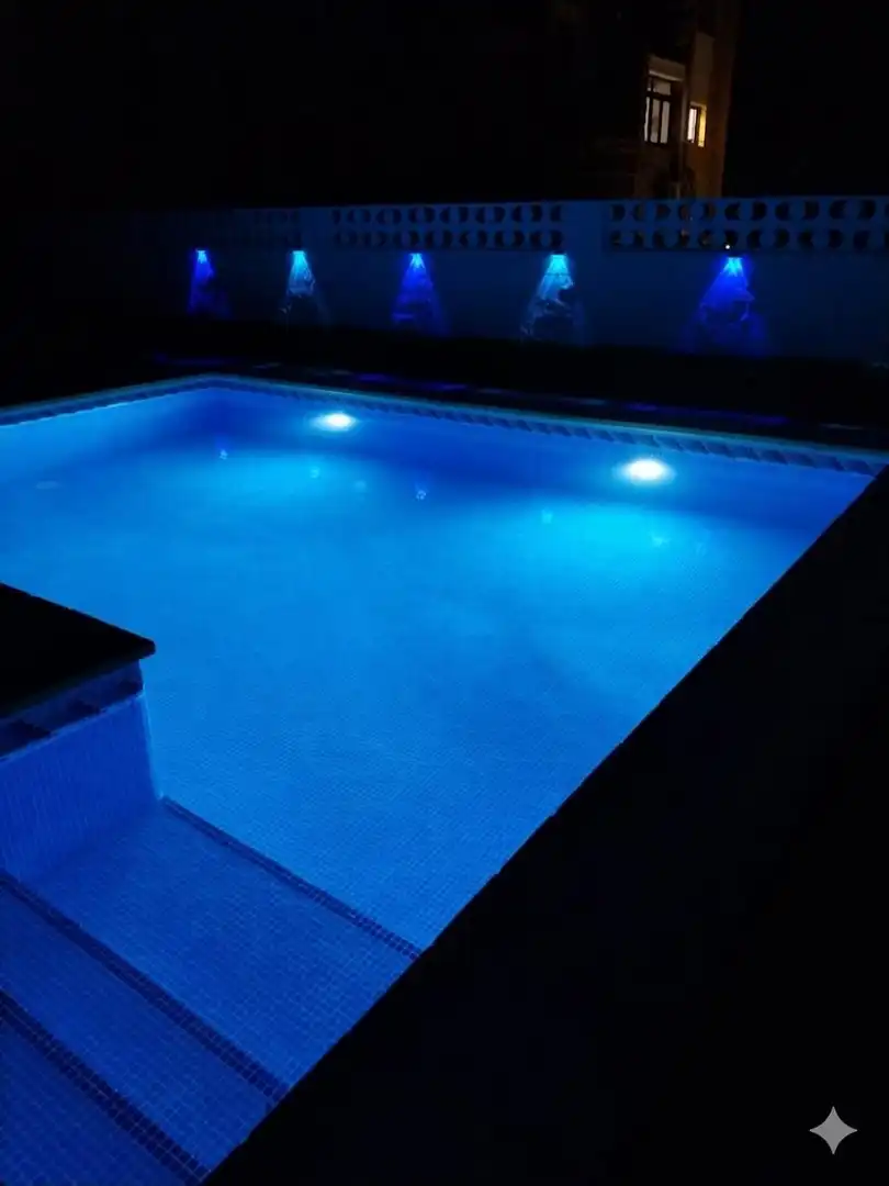 Piscina de Casa adosada en venta en Chiva con Aire acondicionado, Calefacción y Terraza
