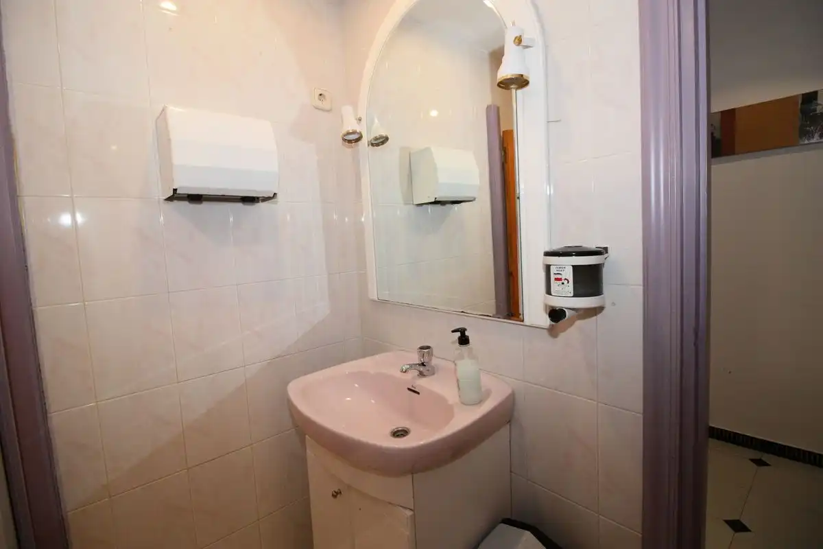 Bany de Local en venda en Mombeltrán amb Aire condicionat
