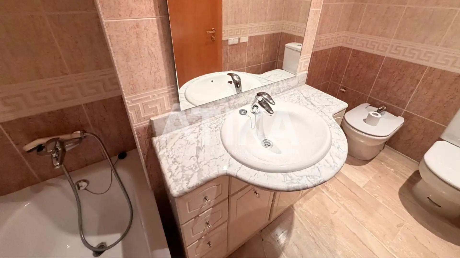 Bathroom of Flat for sale in Ontinyent  with Air Conditioner, Heating and Storage room