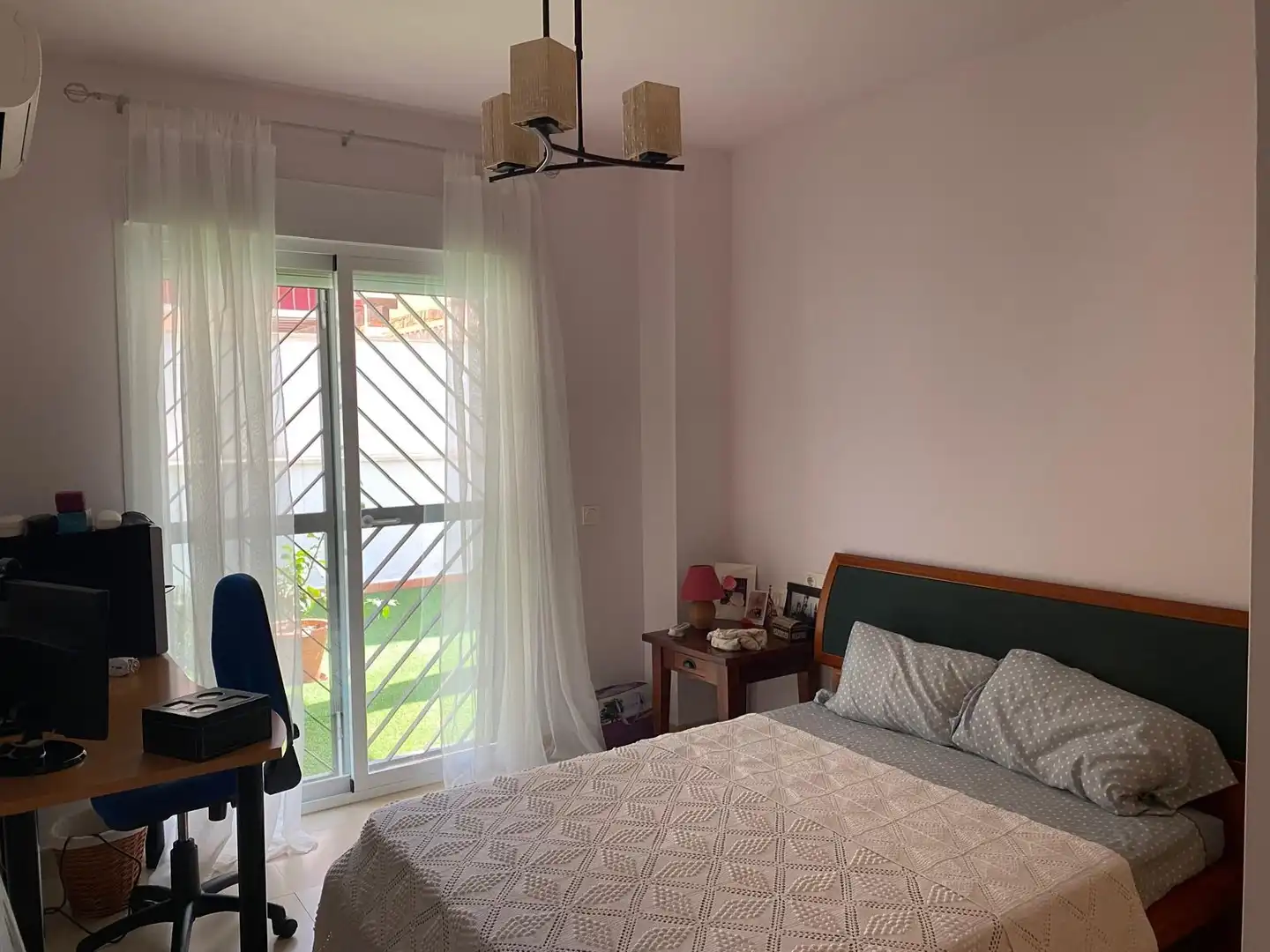 Habitación de Planta baja en venta en Vélez-Málaga con Aire acondicionado, Terraza y Piscina comunitaria