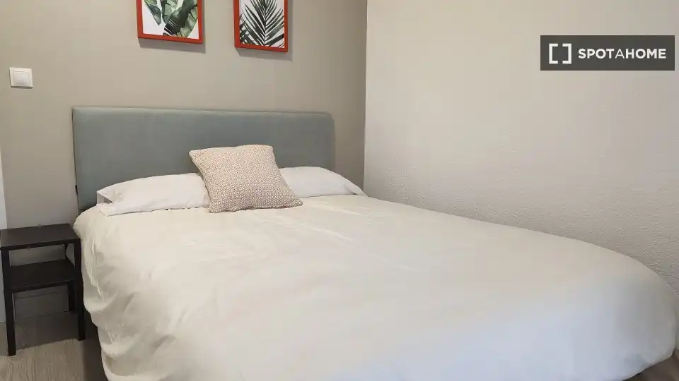 Bedroom of Flat for share in Madrid  with Air Conditioner, Terrace and Furnished