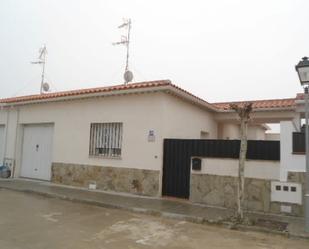 Exterior view of Single-family semi-detached for sale in Fontiveros