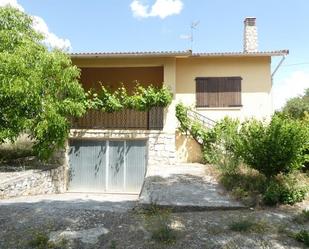 Vista exterior de Casa o xalet en venda en Esguevillas de Esgueva amb Jardí privat