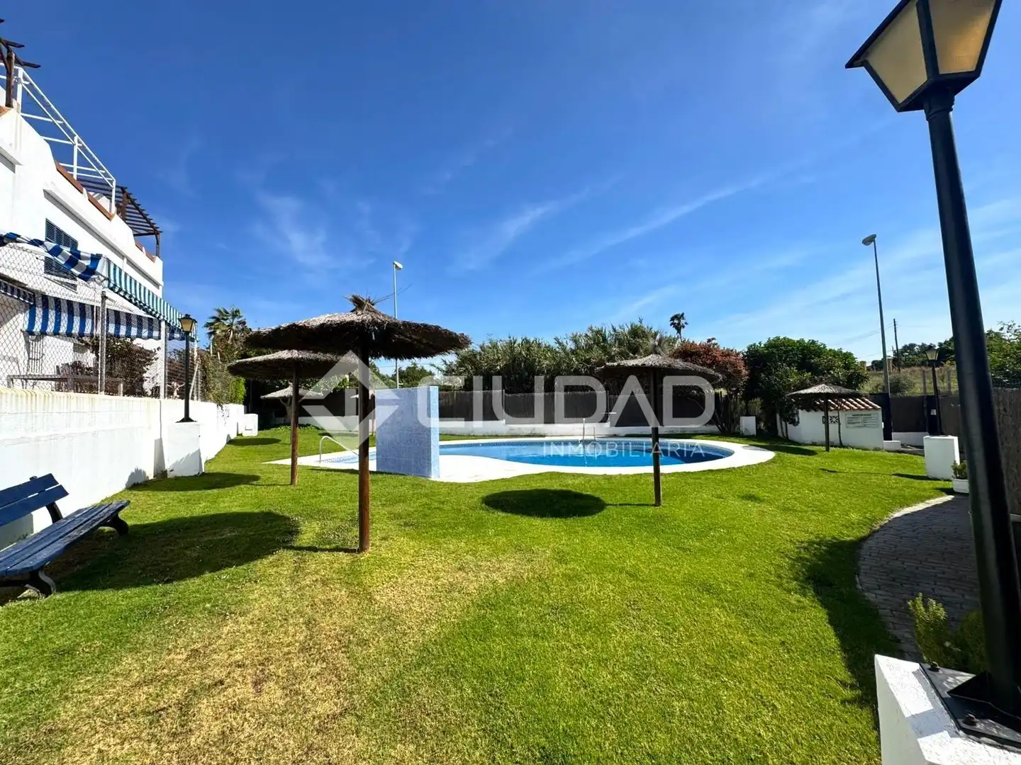 Jardí de Dúplex en venda en Sanlúcar de Barrameda amb Terrassa, Traster i Piscina comunitària