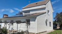 Vista exterior de Casa o xalet en venda en Valdemorillo amb Aire condicionat, Jardí privat i Balcó