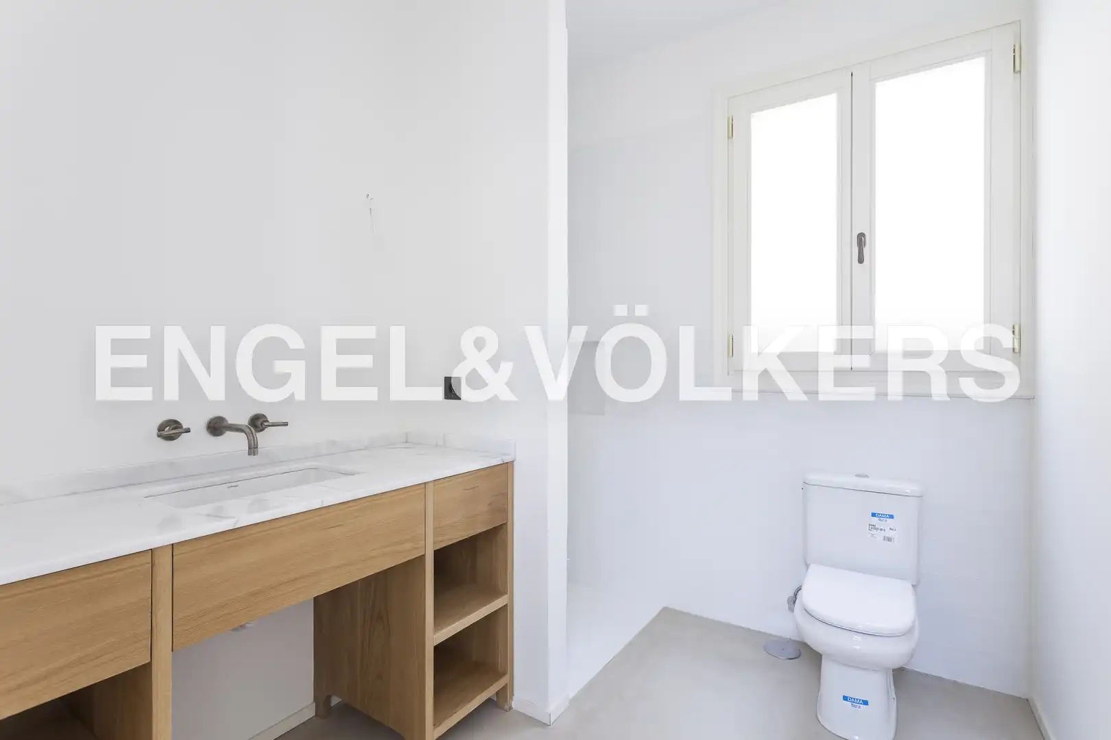 Badezimmer von Dachboden zur Miete in Madrid mit Klimaanlage, Heizung und Balkon