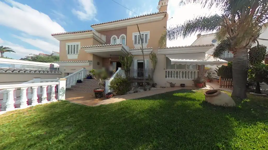 Vista exterior de Casa o chalet en venta en Vélez-Málaga con Aire acondicionado, Terraza y Jacuzzi