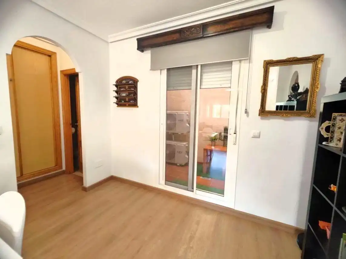 Casa adosada de alquiler en Santa Pola con Aire acondicionado, Calefacción y Parquet