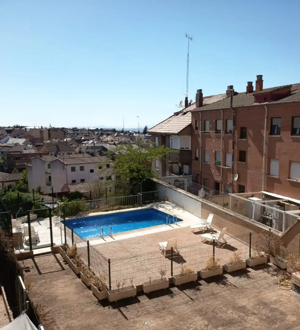 Piscina de Piso de alquiler en Las Rozas de Madrid con Parquet y Amueblado