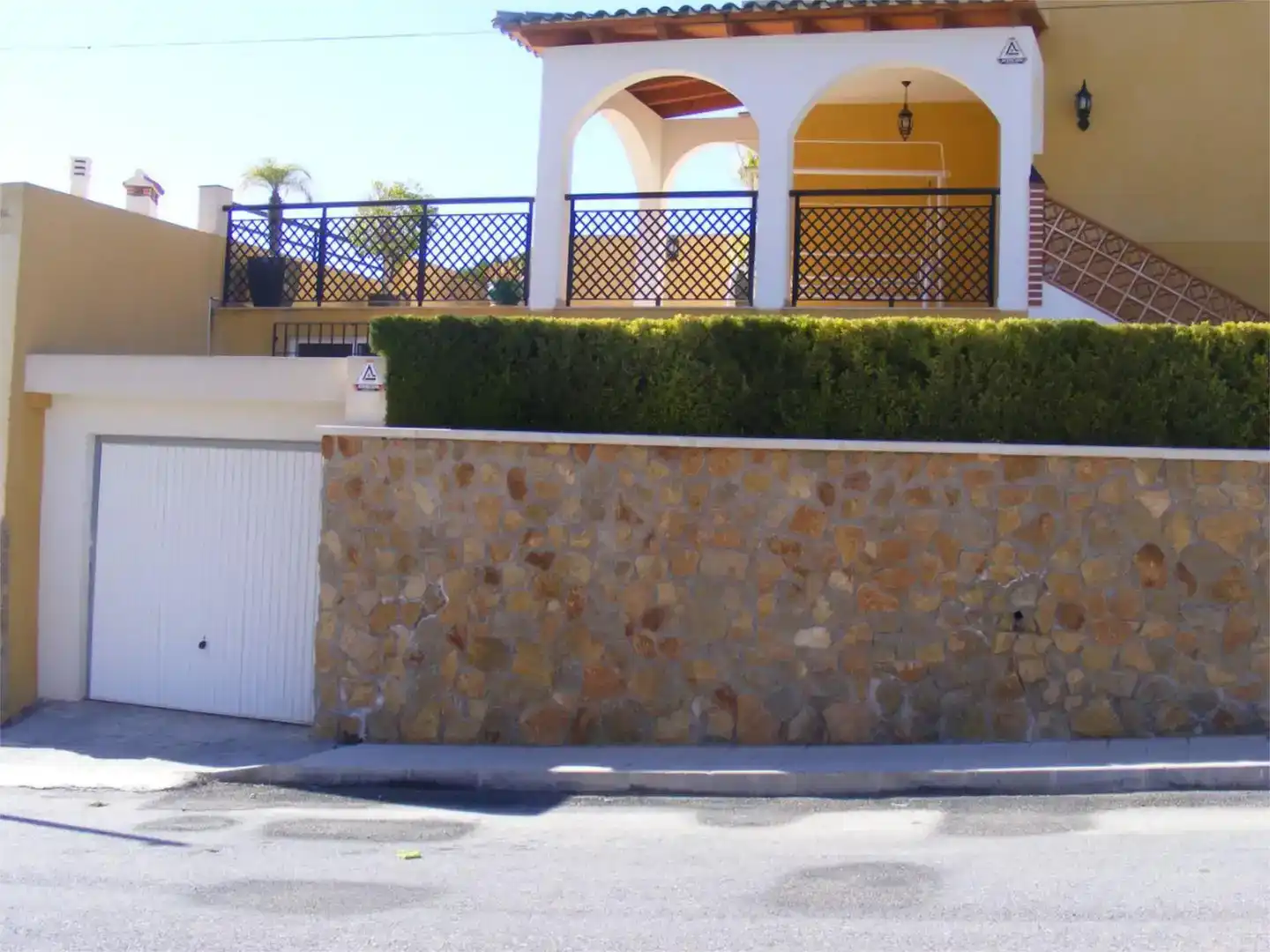 Vista exterior de Dúplex de lloguer en Águilas amb Aire condicionat, Jardí privat i Piscina