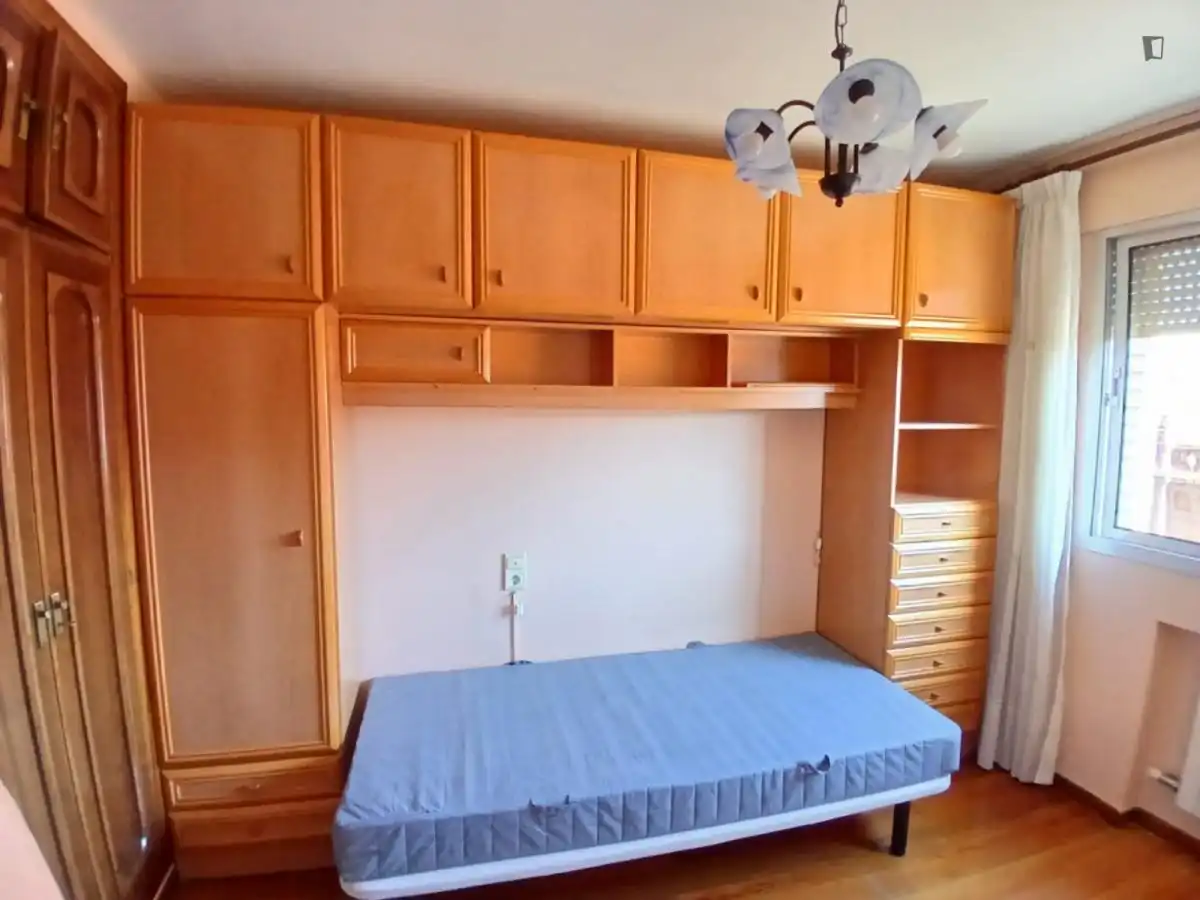 Dormitori de Apartament per a compartir en Valladolid amb Moblat, Forn i Rentadora