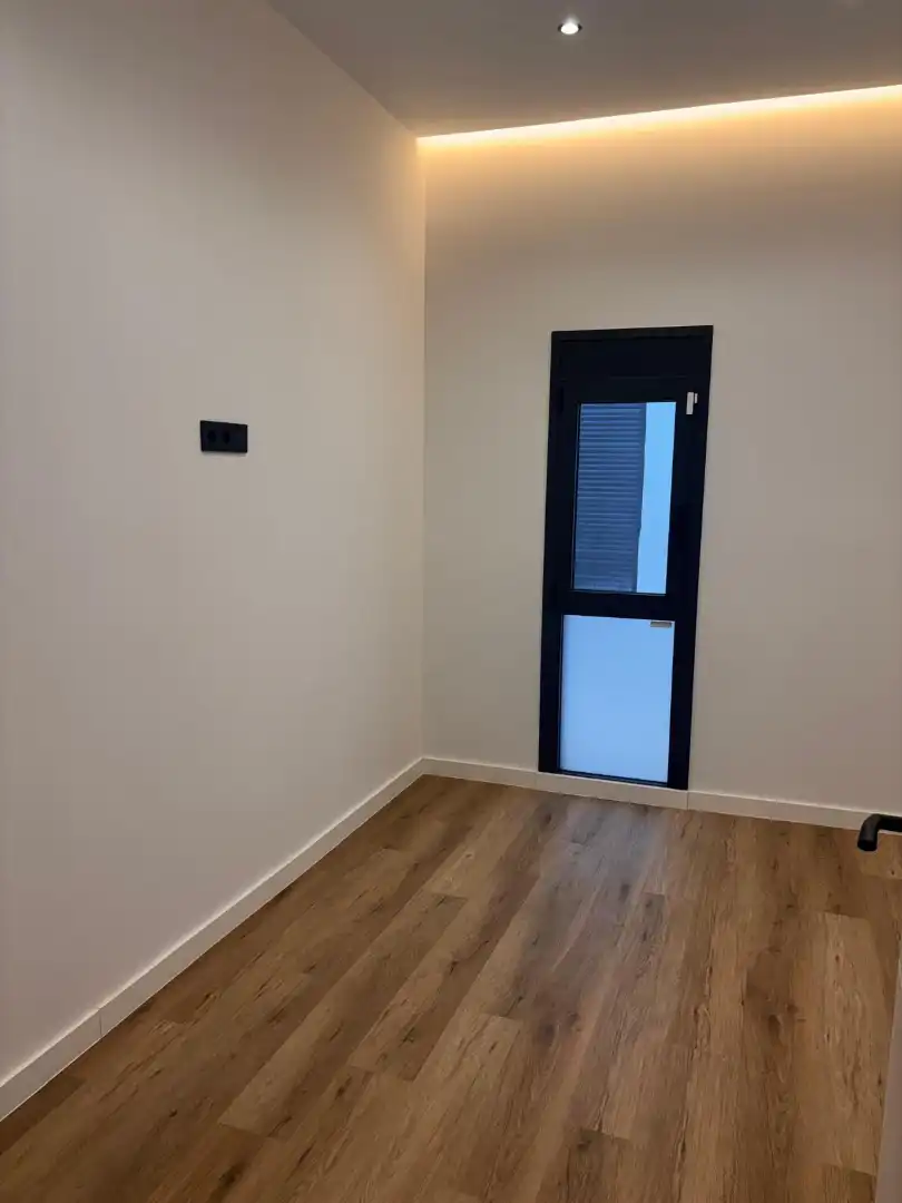 Flat for sale in Barcelona  with Air Conditioner, Oven and Microwave