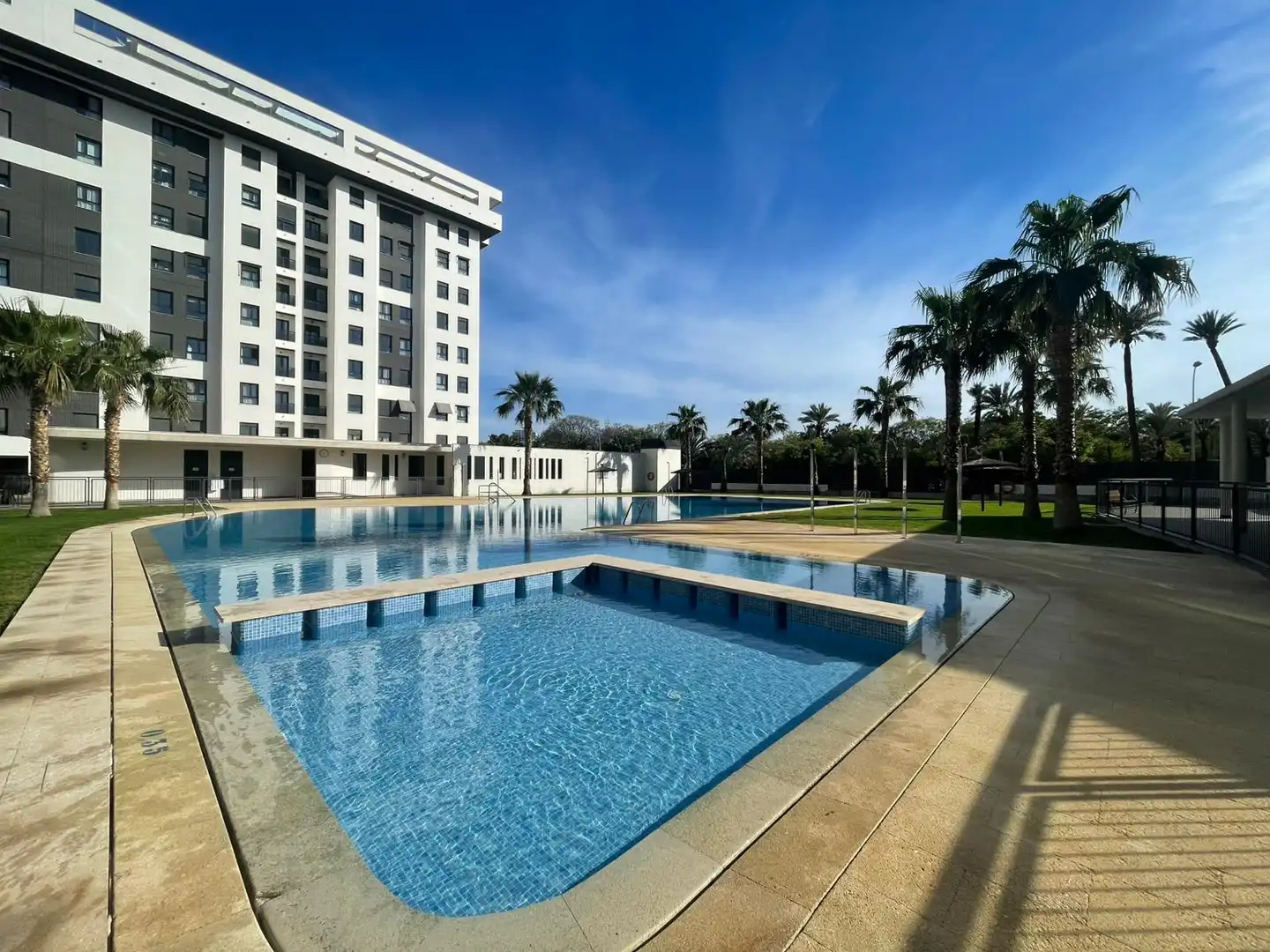 Piscina de Pis en venda en Alicante / Alacant amb Aire condicionat, Calefacció i Terrassa