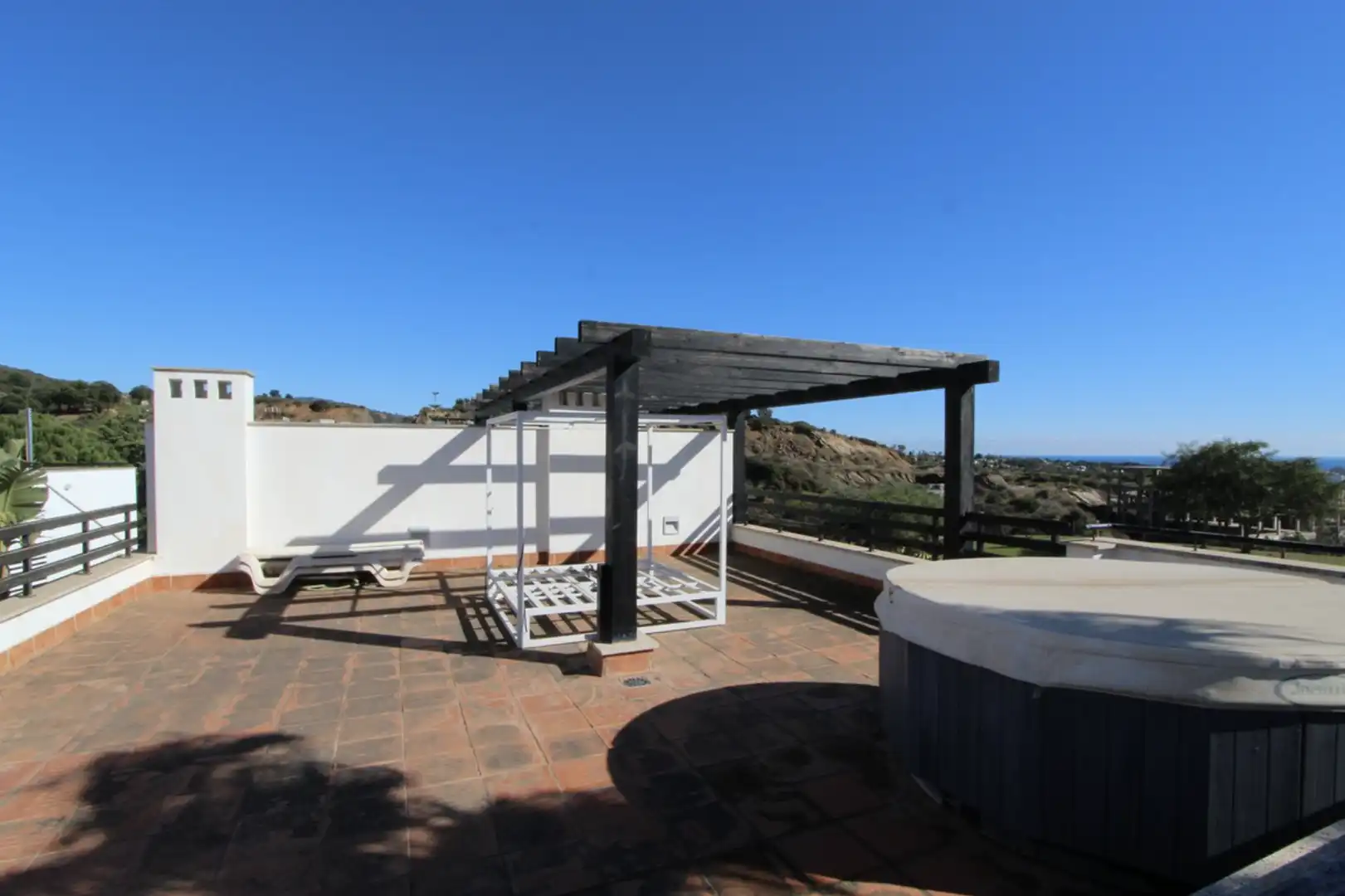 Terrassa de Casa adosada en venda en Marbella amb Aire condicionat, Calefacció i Jardí privat