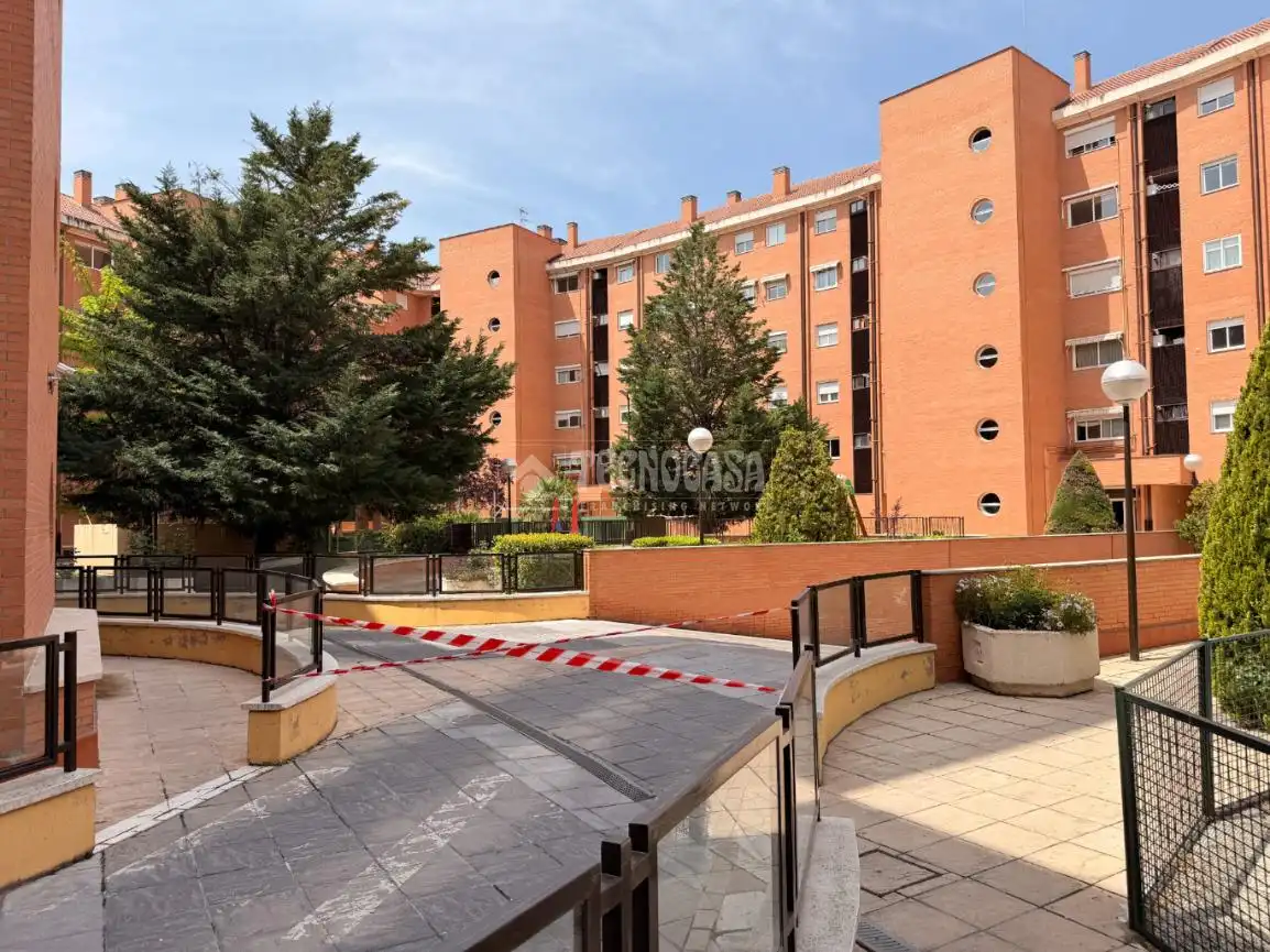 Exterior view of Flat for sale in Madrid  with Heating, Private garden and Parquet flooring