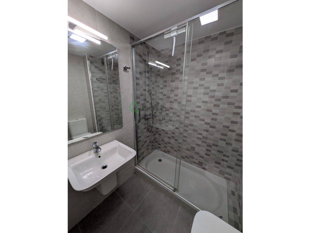 Bathroom of Flat for sale in Badajoz Capital  with Air Conditioner and Balcony