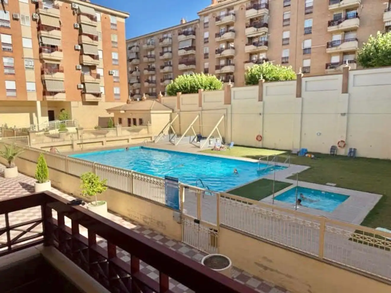 Piscina de Pis en venda en Jaén amb Aire condicionat, Terrassa i Traster
