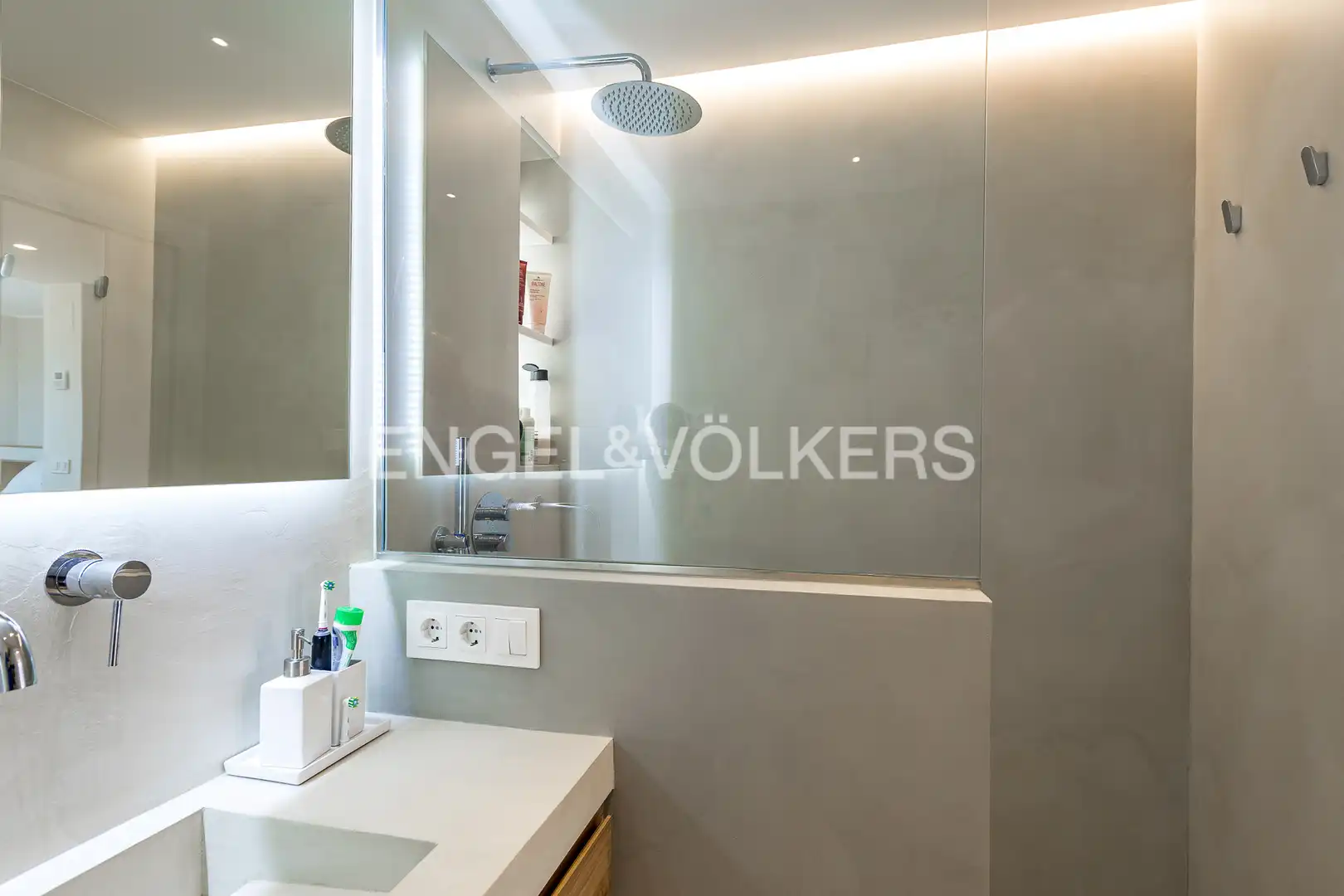 Bathroom of Attic for sale in Barcelona  with Air Conditioner, Heating and Private garden