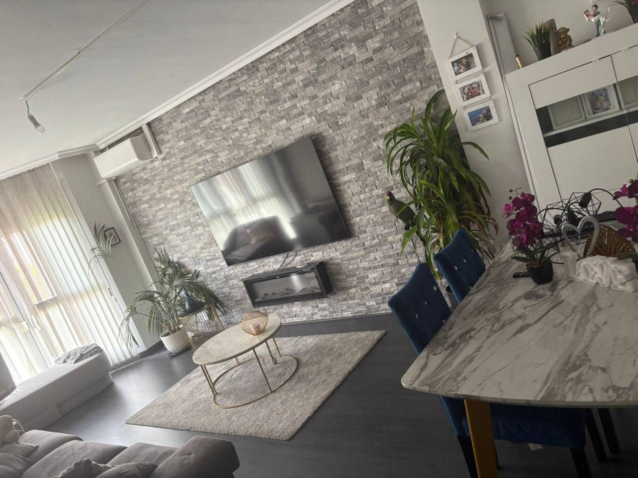 Living room of Flat for sale in  Madrid Capital  with Air Conditioner, Private garden and Terrace