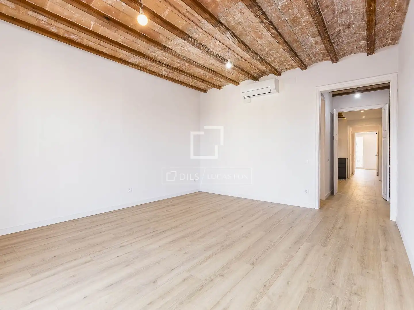 Wohnung zum Verkauf in Barcelona mit Klimaanlage, Heizung und Parkett