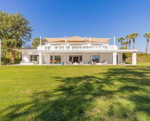 Jardí de Casa o xalet de lloguer en Estepona amb Aire condicionat, Terrassa i Balcó