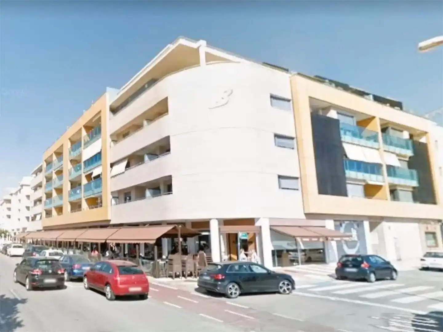 Vista exterior de Pis en venda en Roquetas de Mar amb Aire condicionat, Piscina i Balcó