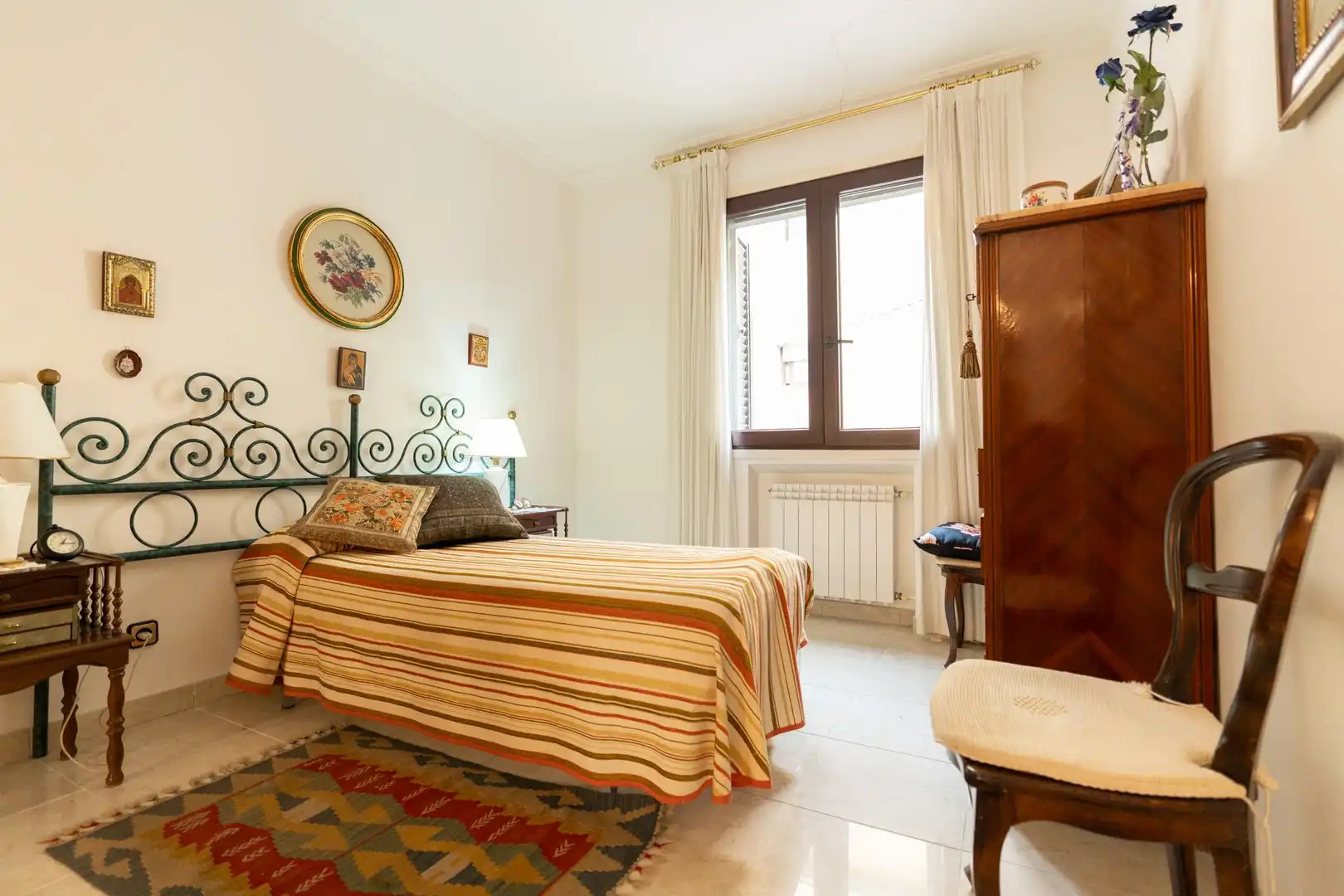 Habitación de Casa adosada en venta en L'Hospitalet de Llobregat con Terraza