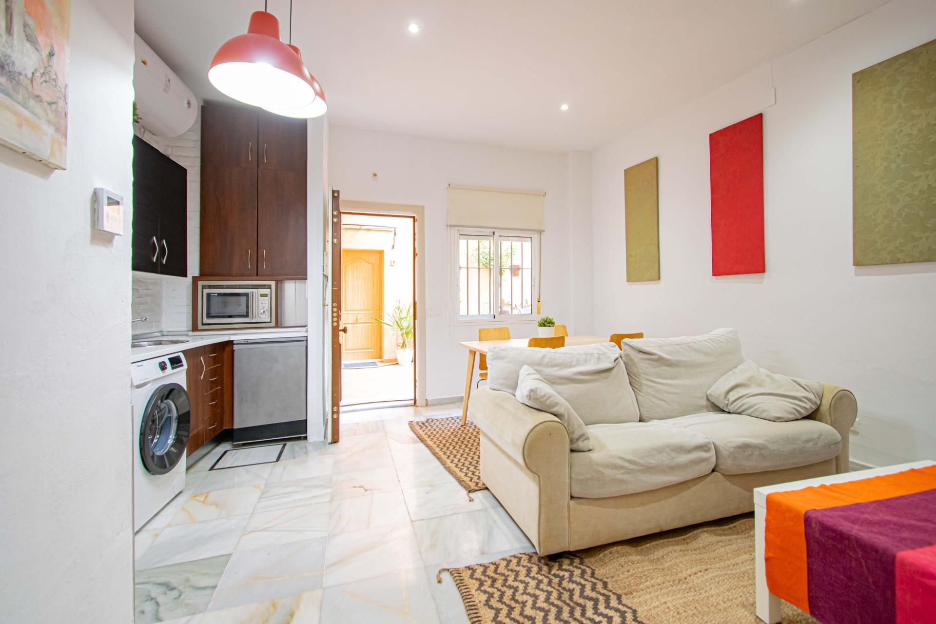 Exterior view of Planta baja for sale in  Sevilla Capital  with Air Conditioner and Furnished